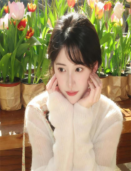 《不做养女三个哥哥蓄谋宠》色彩运用解析：色调选择与情绪表达分析，热门